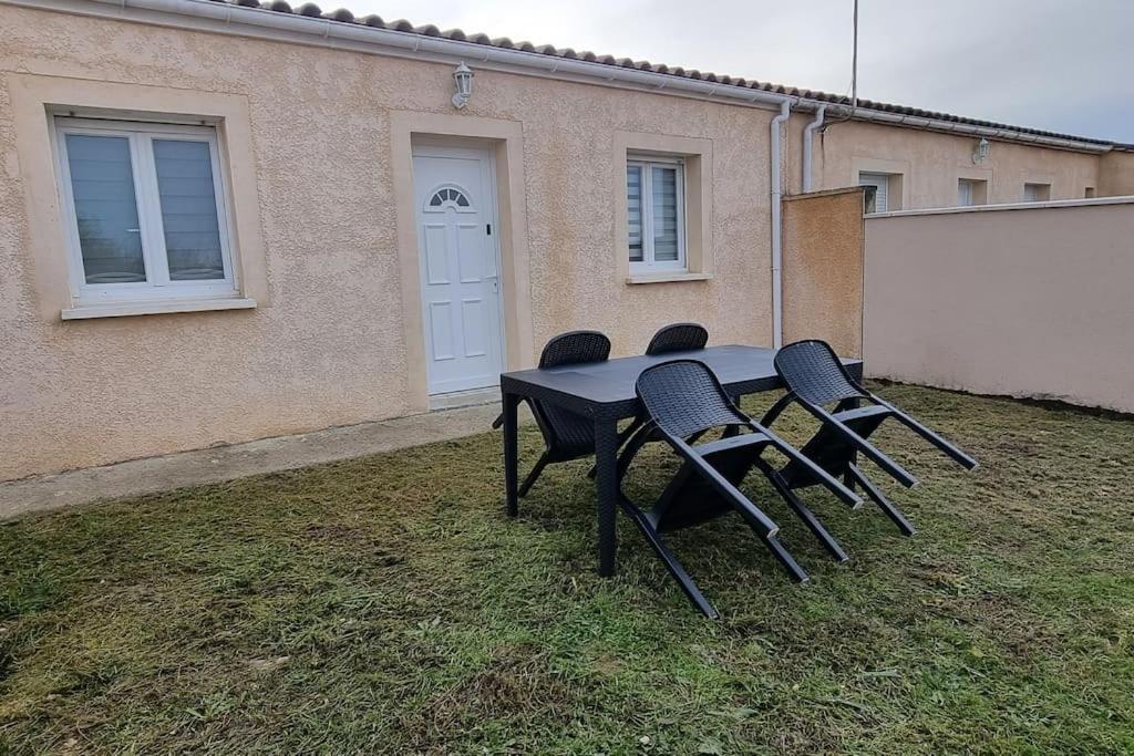 Belle Maison Climatisee Renovee Pac-Man Entre Collegues, Amis, Famille - Barbecue - Netflix - Prime - Baby Foot 50Cts Saint-Seurin-sur-l'Isle Eksteriør billede