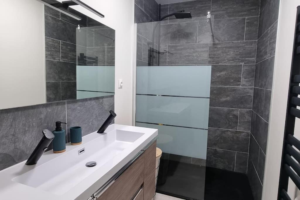 Belle Maison Climatisee Renovee Pac-Man Entre Collegues, Amis, Famille - Barbecue - Netflix - Prime - Baby Foot 50Cts Saint-Seurin-sur-l'Isle Eksteriør billede